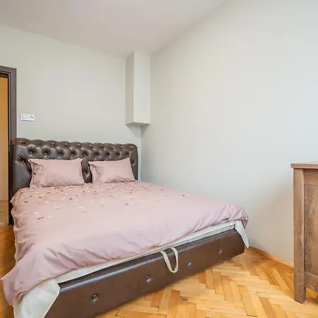 Apartment Pirotska 2-bedroom 100m2 In Center Sofia