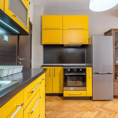 Pirotska 2-bedroom 100m2 In Center Apartment *