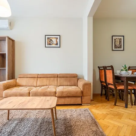 Pirotska 2-bedroom 100m2 In Center Sofia