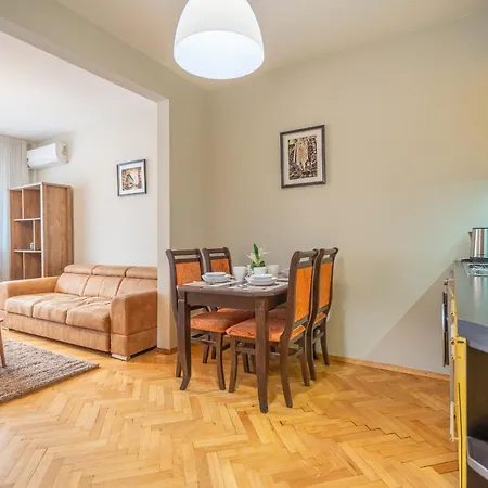 Apartment Pirotska 2-bedroom 100m2 In Center