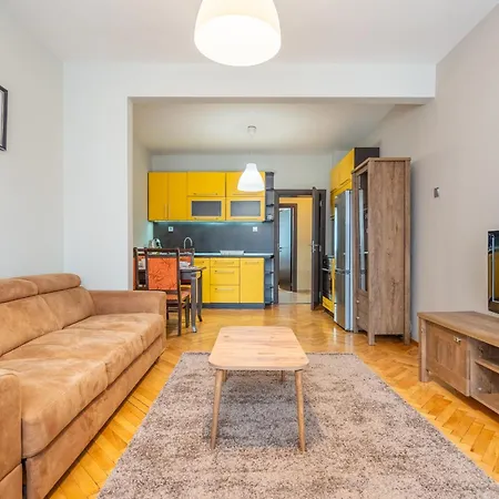 Pirotska 2-bedroom 100m2 In Center Apartamento
