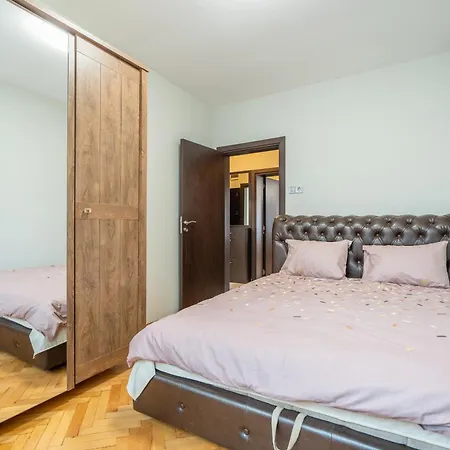 Pirotska 2-bedroom 100m2 In Center * Sofía