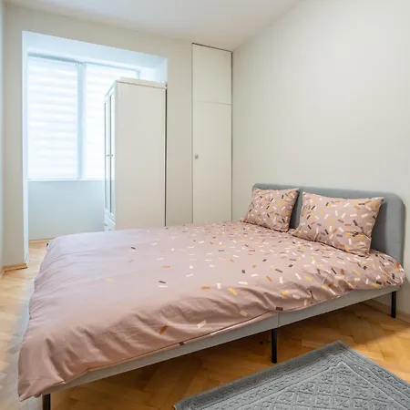 Pirotska 2-bedroom 100m2 In Center Apartment