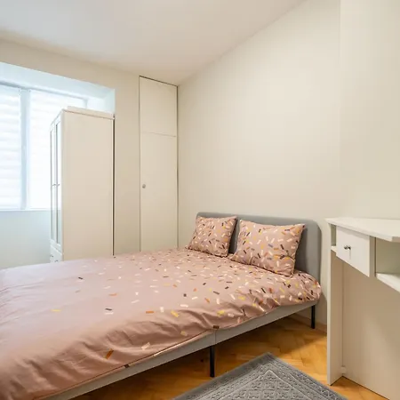 Pirotska 2-bedroom 100m2 In Center Apartment Sofia