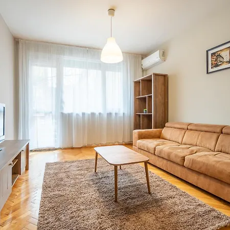 Pirotska 2-bedroom 100m2 In Center Apartment *